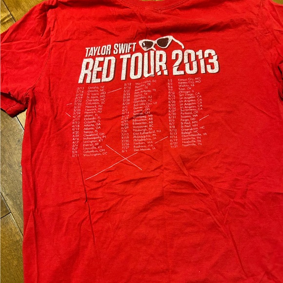 Taylor swift tour t shirt - Picture 2 of 2